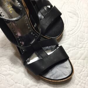 BCBG Paris Black Strappy Platform Shoes Size 9 with Wood Balance Sandal Heels